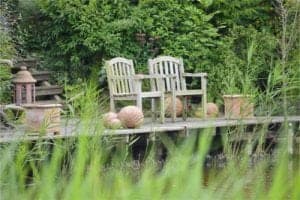 Mehr über den Artikel erfahren Alte Gartenmöbel neu gestalten
