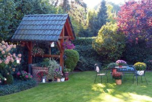 Klassischer Gartenbrunnen als Ziehbrunnen Klassischer Gartenbrunnen als Ziehbrunnen